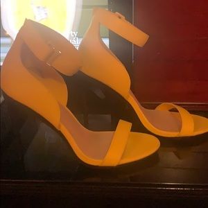 Yellow cute heels